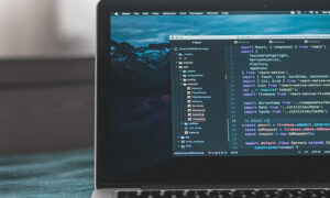 Js dosyası açık olan bir Macbook ekranı.Js dosyası açık olan bir Macbook ekranı.